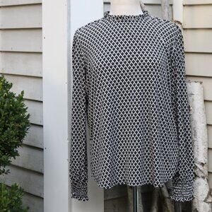 Adrianna Papell Black White Green Geometric Print Ruffle Neck & Cuff Top Sz L